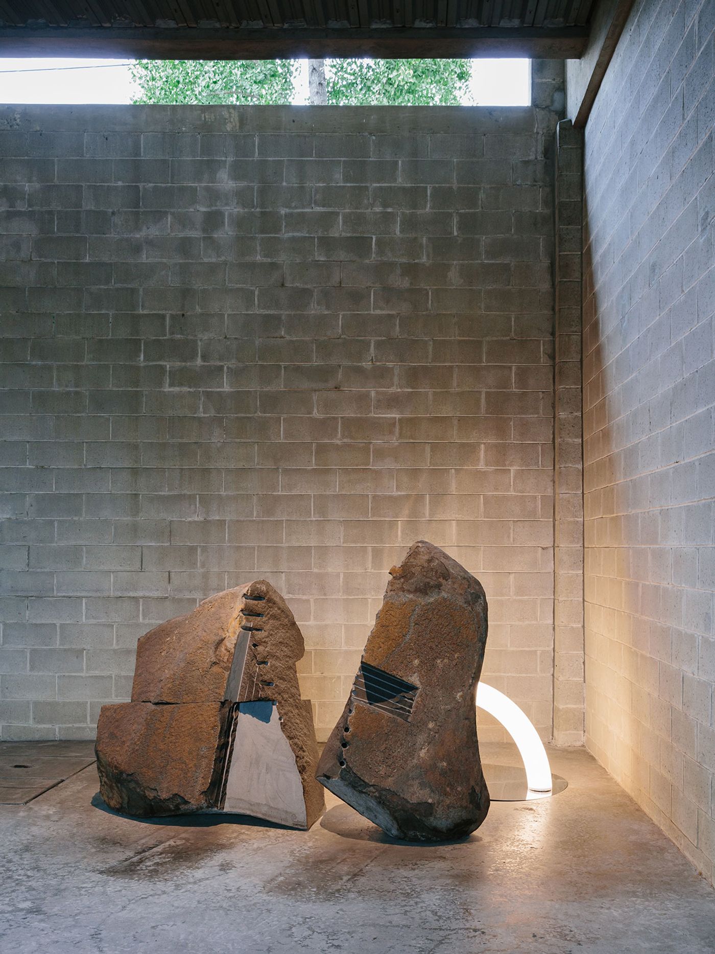Installation view. "Objects of Common Interest: Hard, Soft, and All Lit Up with Nowhere to Go", Noguchi Museum, New York. Photography by Brian W. Ferry. Artworks © Objects of Common Interest and © The Isamu Noguchi Foundation and Garden Museum / Artists Rights Society Installation view. "Objects of Common Interest: Hard, Soft, and All Lit Up with Nowhere to Go", Noguchi Museum, New York. Photography by Brian W. Ferry. Artworks © Objects of Common Interest and © The Isamu Noguchi Foundation and Garden Museum / Artists Rights Society