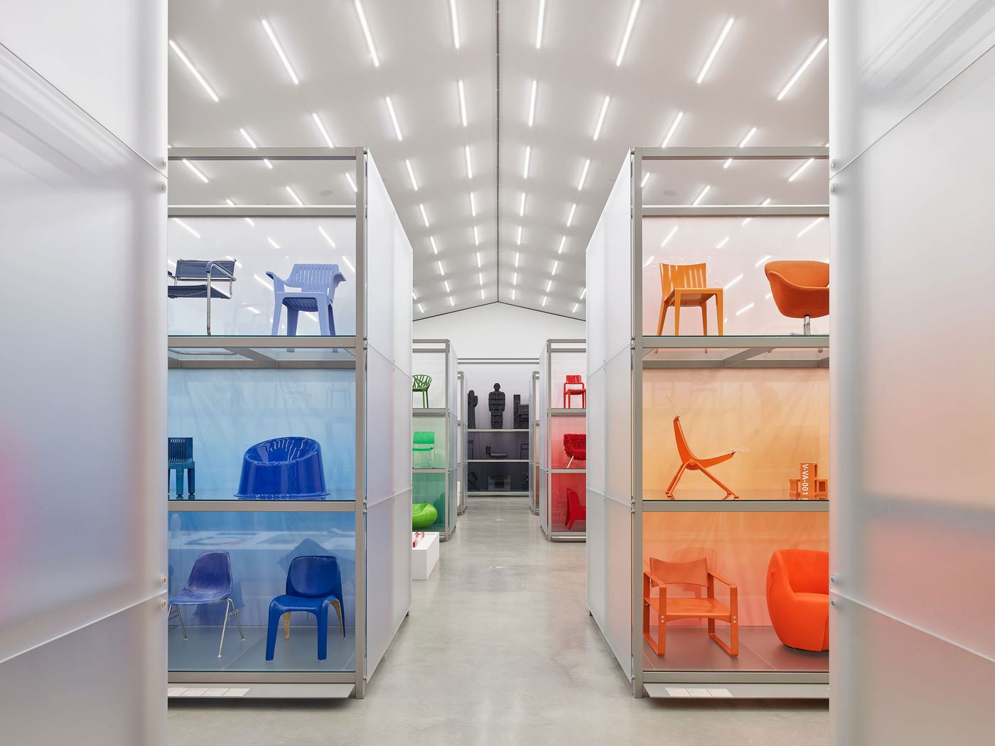 Installation view »Colour Rush! An Installation by Sabine Marcelis«, Vitra Schaudepot © Vitra Design Museum, photo: Mark Niedermann Installation view »Colour Rush! An Installation by Sabine Marcelis«, Vitra Schaudepot © Vitra Design Museum, photo: Mark Niedermann