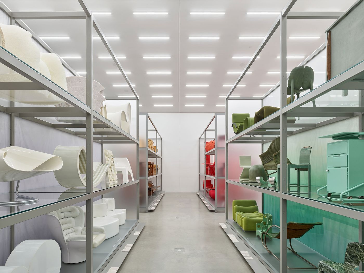 Installation view »Colour Rush! An Installation by Sabine Marcelis«, Vitra Schaudepot © Vitra Design Museum, photo: Mark Niedermann © VG Bild-Kunst, Bonn 2022