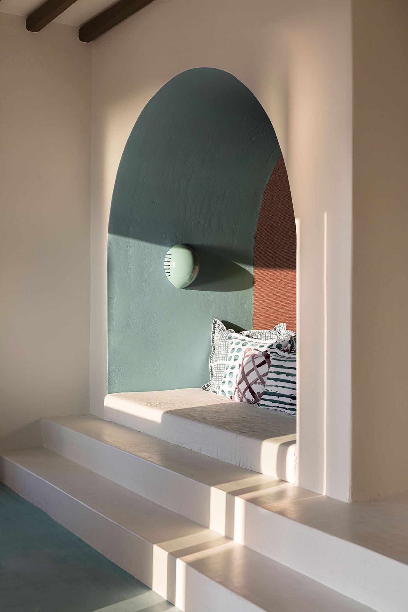 Interior Designer Ioli Chiotini Imbues a Cycladic House on Serifos ...