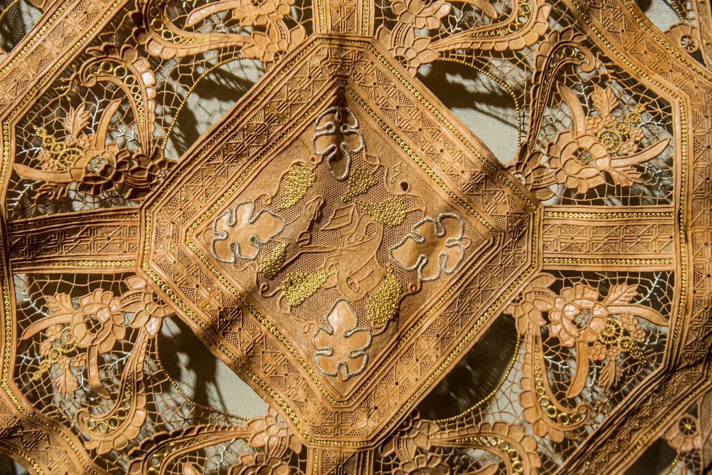 Julien Feller (woodcarver). "Pattern of Crafts" installation at Homo Faber by Sebastian Herkner. Photography by Simone Padovani © Michelangelo Foundation.