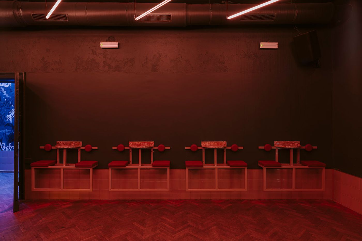 Próżność (eng. "Vanity") Club by wiercinski-studio in Poznan, Poland.Photo © PION Studio (Basia Kuligowska, Przemyslaw Nieciecki). Próżność (eng. "Vanity") Club by wiercinski-studio in Poznan, Poland.Photo © PION Studio (Basia Kuligowska, Przemyslaw Nieciecki).