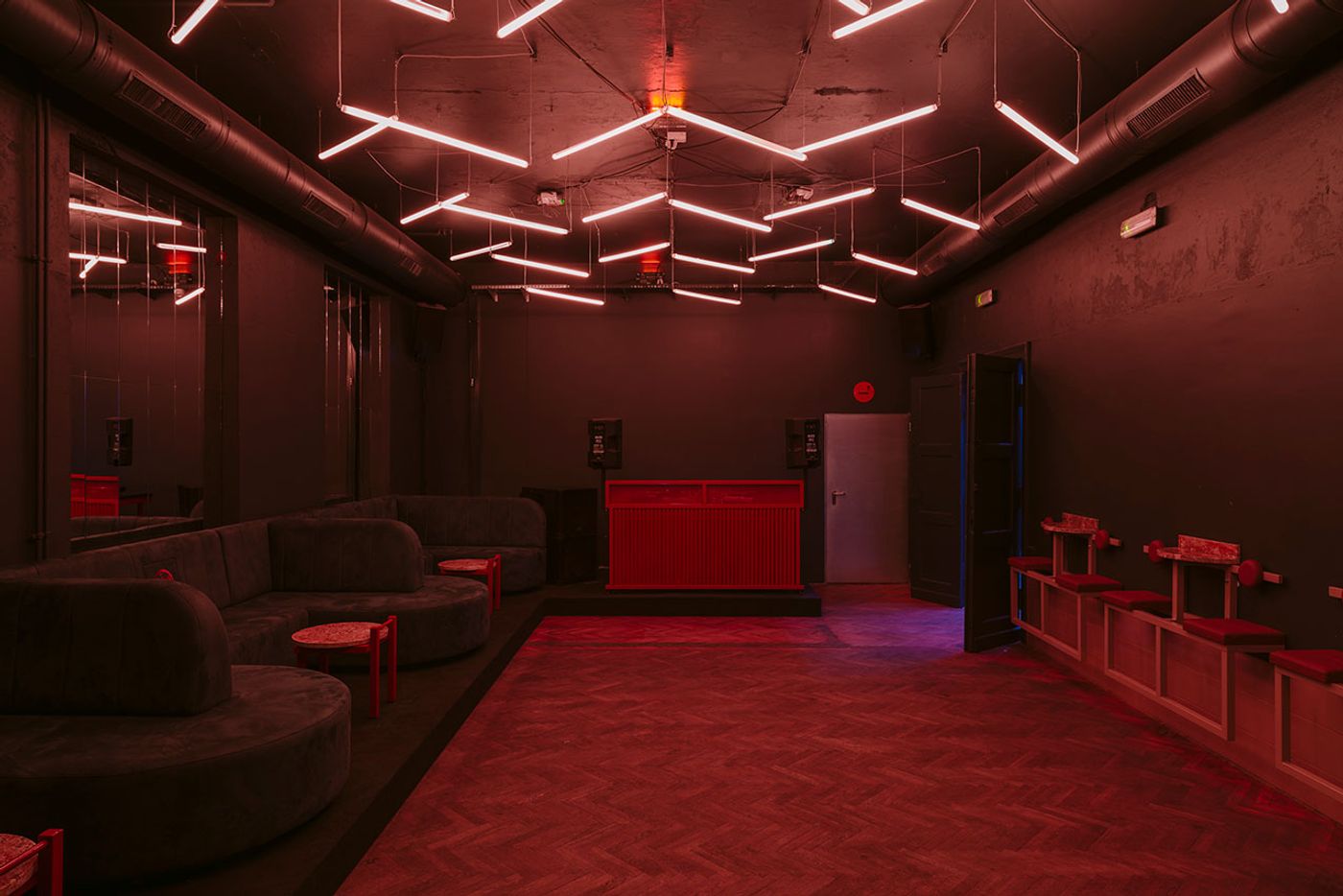 Próżność (eng. "Vanity") Club by wiercinski-studio in Poznan, Poland.Photo © PION Studio (Basia Kuligowska, Przemyslaw Nieciecki). Próżność (eng. "Vanity") Club by wiercinski-studio in Poznan, Poland.Photo © PION Studio (Basia Kuligowska, Przemyslaw Nieciecki).