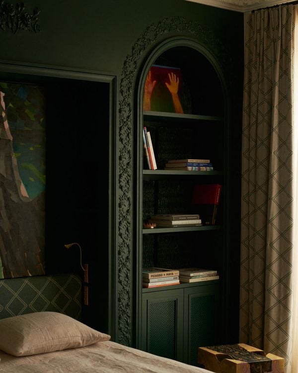 Hauvette & Madani Imbue an Art-Filled Parisian Apartment with ...