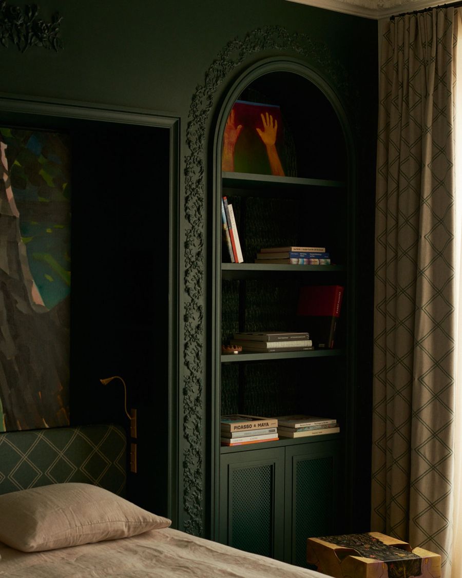 Hauvette & Madani Imbue an Art-Filled Parisian Apartment with ...