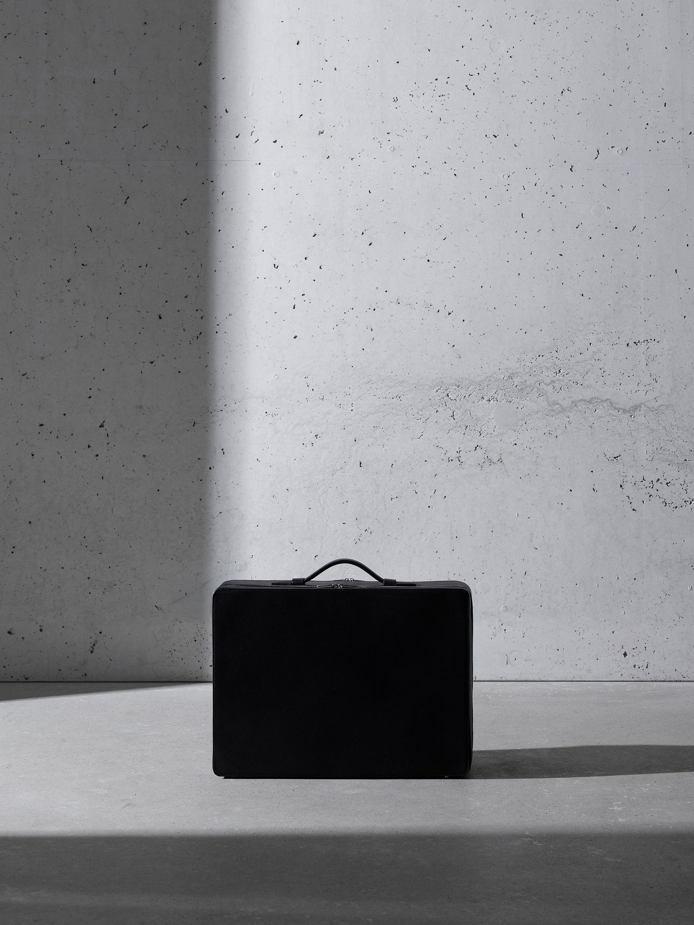 SUIT-CASE by Sir David Chipperfield and Tsatsas. Photo © Gerhardt Kellermann, Munich SUIT-CASE by Sir David Chipperfield and Tsatsas. Photo © Gerhardt Kellermann, Munich