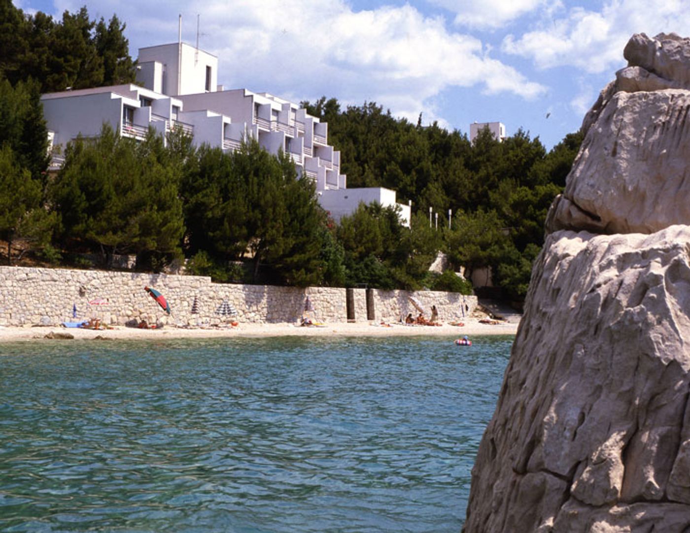 Hotel Berulia in Brela, Croatia. Αrchitect: Ante RozÌicÌ, 1971. Photo © CCN Images, Zagreb.
