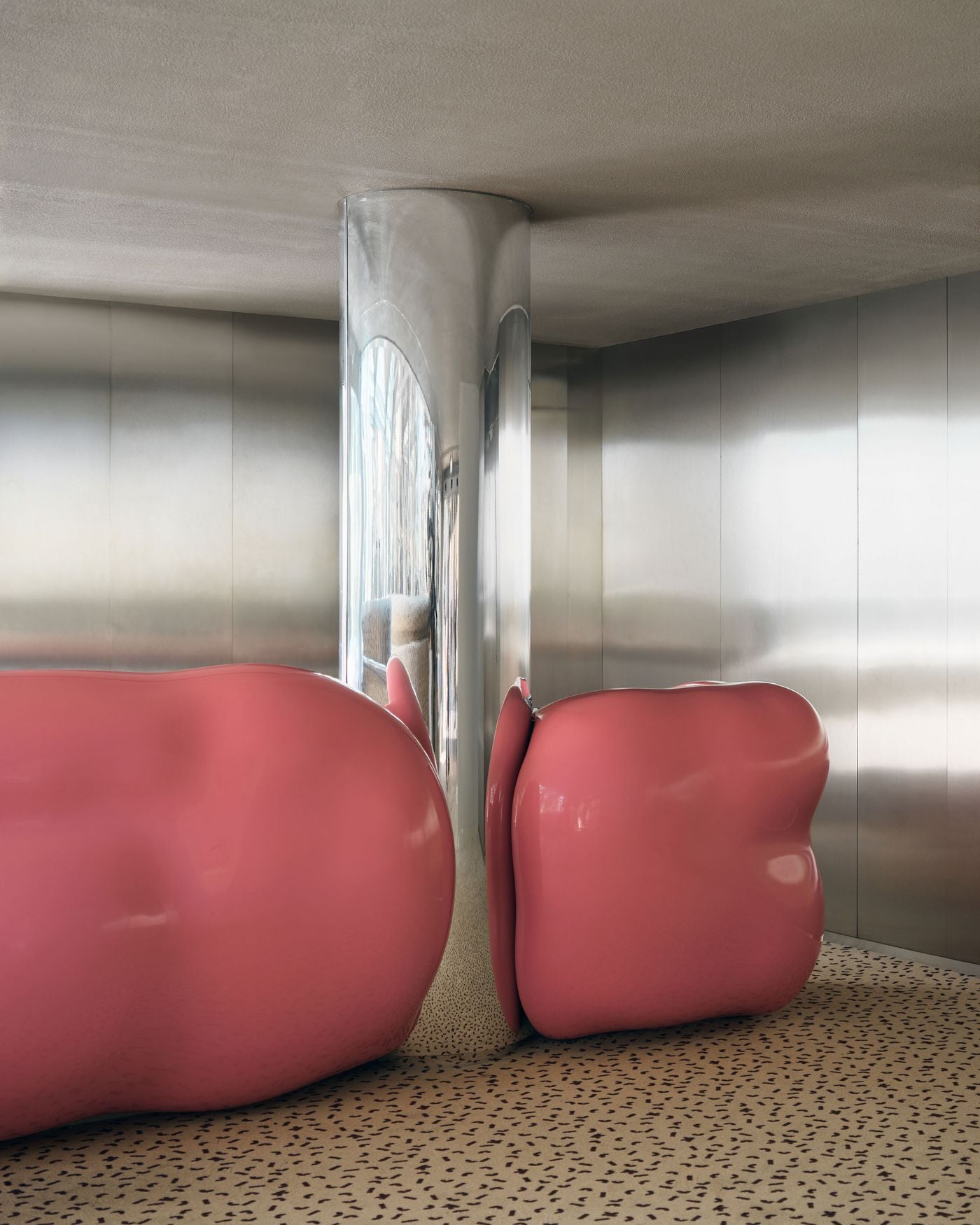 A glossy bubble-gum-pink reception desk forms an exuberant focal point against brushed metallic walls at the renovated Ken Club. Its soft, blob-like geometry gathers around a reflective cylindrical column, encapsulating Parente and Mailaender’s taste for unlikely material pairings, humour and deliberately playful form. A glossy bubble-gum-pink reception desk forms an exuberant focal point against brushed metallic walls at the renovated Ken Club. Its soft, blob-like geometry gathers around a reflective cylindrical column, encapsulating Parente and Mailaender’s taste for unlikely material pairings, humour and deliberately playful form.