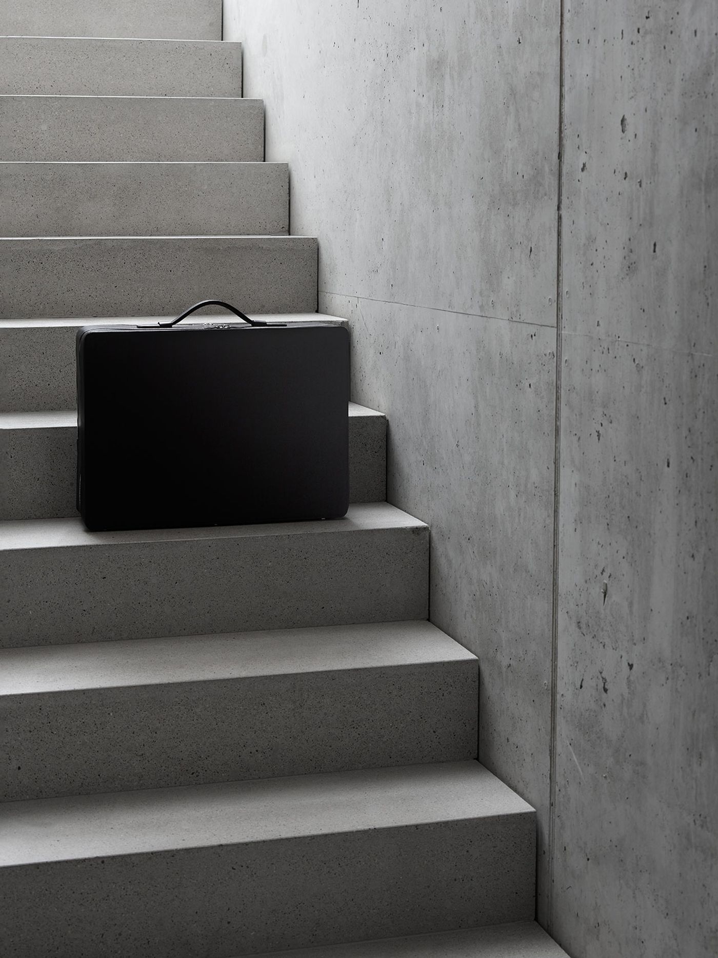 SUIT-CASE by Sir David Chipperfield and Tsatsas. Photo © Gerhardt Kellermann, Munich SUIT-CASE by Sir David Chipperfield and Tsatsas. Photo © Gerhardt Kellermann, Munich