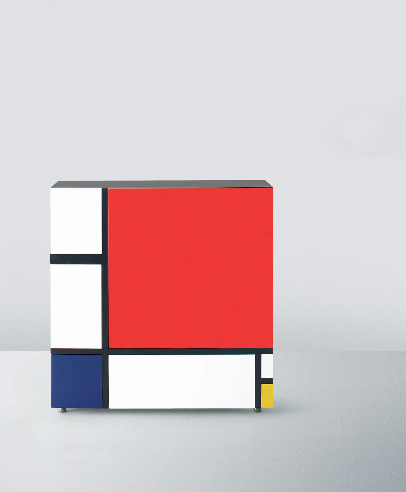Cabinet with doors and drawers inspired by the most graphic masterpieces of Piet Mondrian, designed by Shiro Kuramata for Cappellini in 1975 and produced in 2009. Photo © Cappellini.