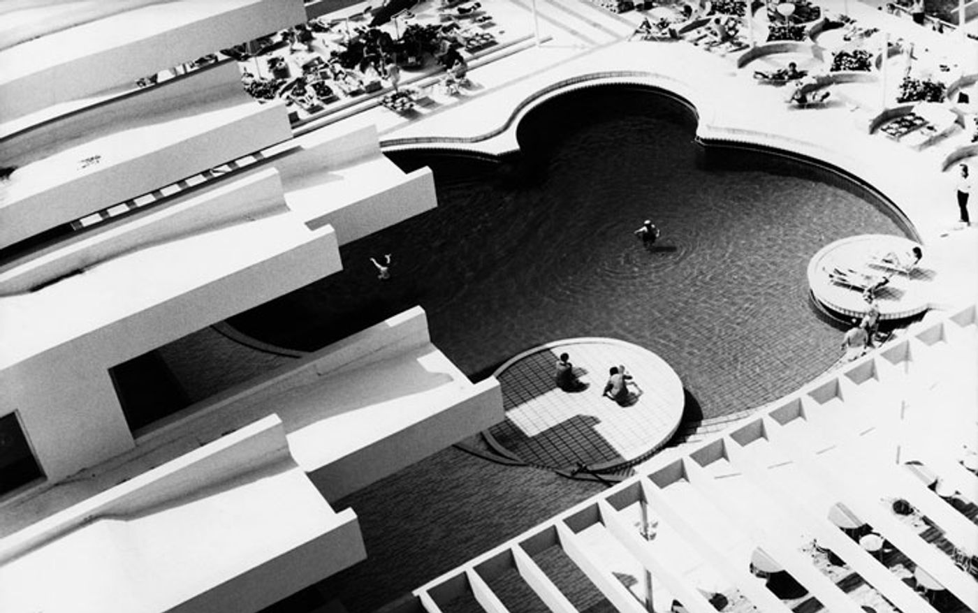 Haludovo Resort, Malinska, Krk Island. Architect: Boris MagasÌ, 1971-72.The pool in front of the Hotel Palace at the heart of the resort upon completion. Photo by Boris MagasÌ, 1972. Photo © CCN Images, Zagreb.