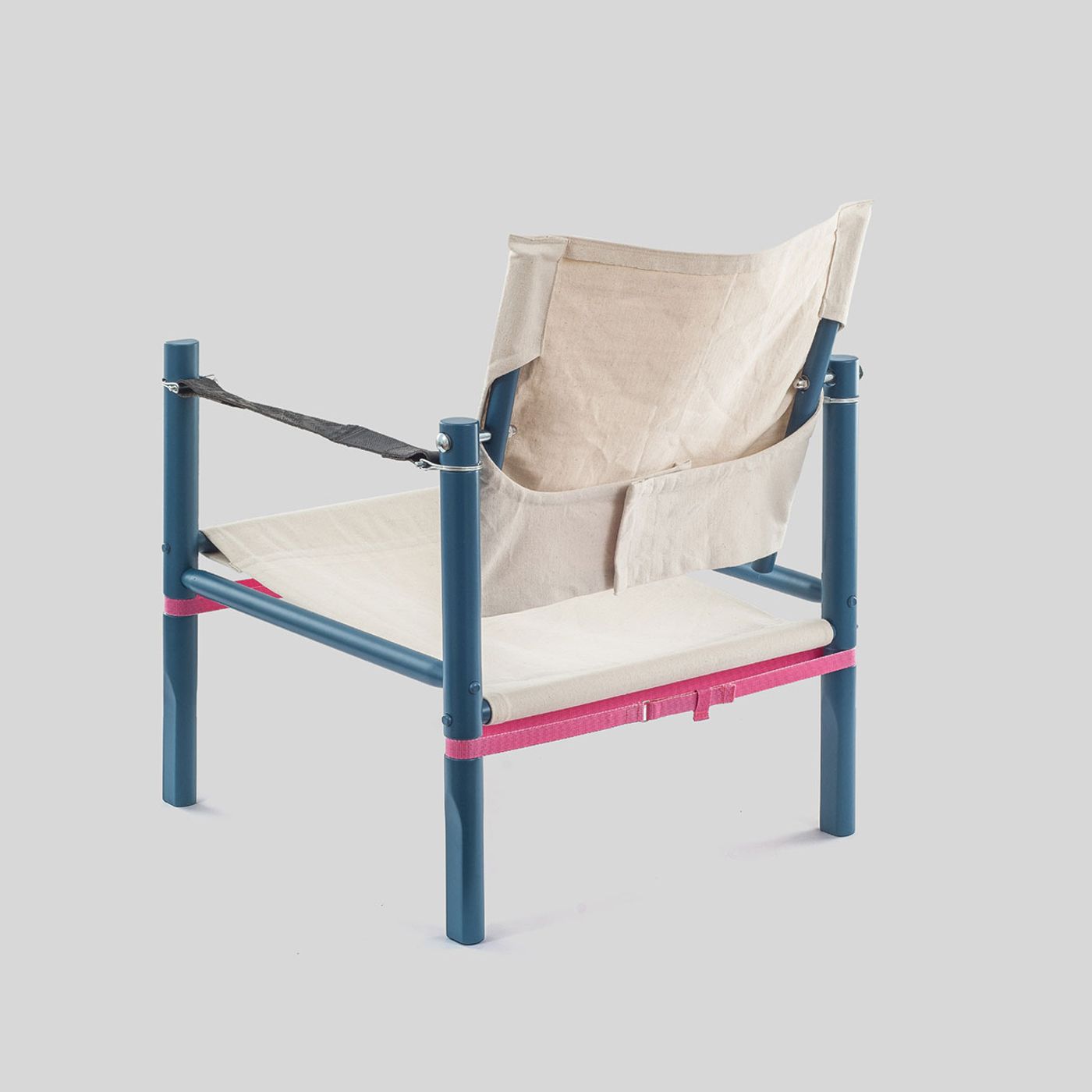 The RSC armchair by Cristina Vallejo for ELSUR, A reinterpretation of the Roorkhee chair, created during the 19th-century to be used by the British Army campaigns in India.
20/21 SELECTION. Palazzo Valli Bruni. The RSC armchair by Cristina Vallejo for ELSUR, A reinterpretation of the Roorkhee chair, created during the 19th-century to be used by the British Army campaigns in India.
20/21 SELECTION. Palazzo Valli Bruni.