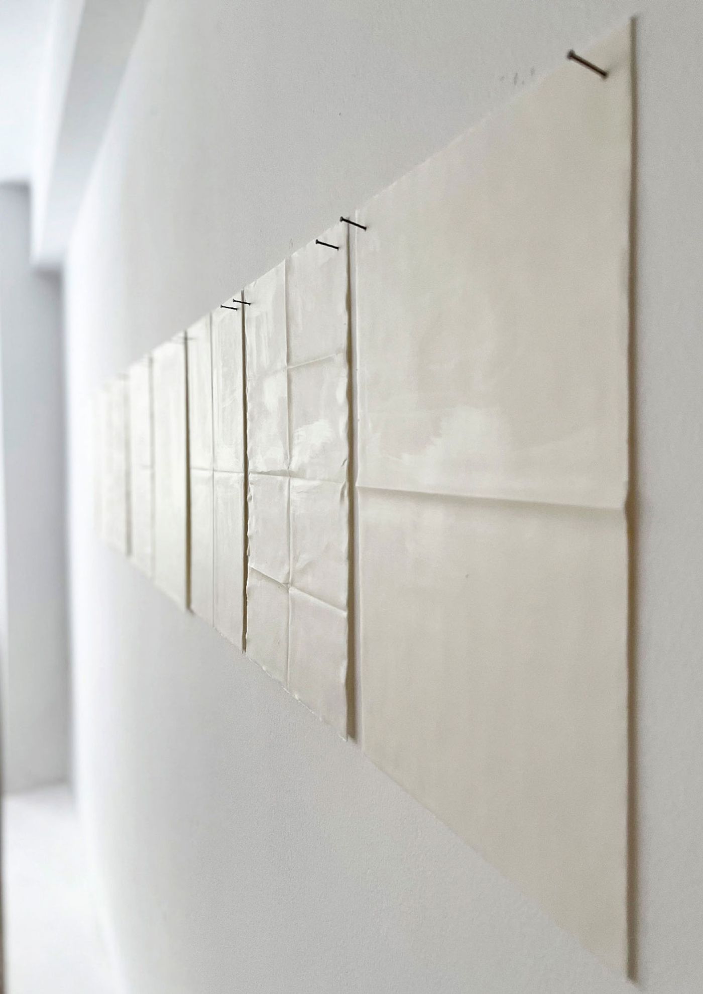 Maria Efstathiou.
Untitled (Seven Folds), 2021. Porcelain.
Courtesy of Eleftheria Tseliou Gallery. Maria Efstathiou.
Untitled (Seven Folds), 2021. Porcelain.
Courtesy of Eleftheria Tseliou Gallery.