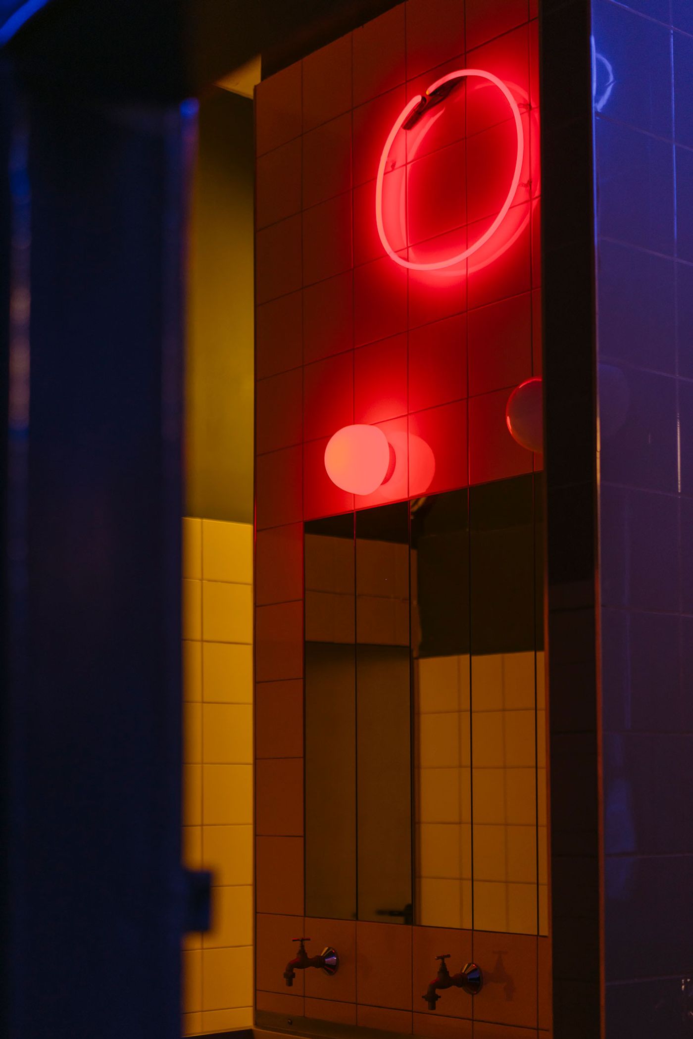 Próżność (eng. "Vanity") Club by wiercinski-studio in Poznan, Poland.Photo © PION Studio (Basia Kuligowska, Przemyslaw Nieciecki). Próżność (eng. "Vanity") Club by wiercinski-studio in Poznan, Poland.Photo © PION Studio (Basia Kuligowska, Przemyslaw Nieciecki).