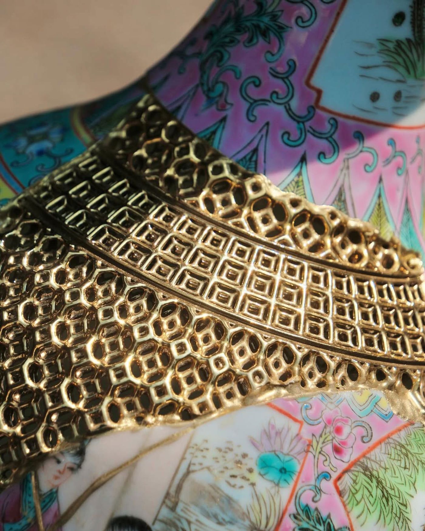 A close-up of the golden lattice on the vase, highlighting its fine, textured detailing.