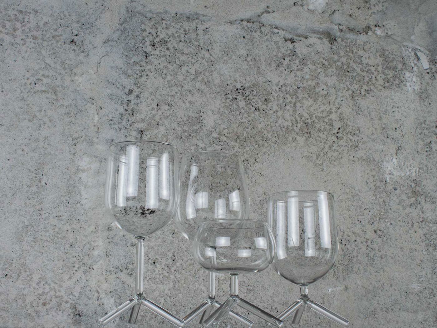Tripod water glasses by Maarten Baptist.
20/21 SELECTION. Palazzo Valli Bruni. Tripod water glasses by Maarten Baptist.
20/21 SELECTION. Palazzo Valli Bruni.