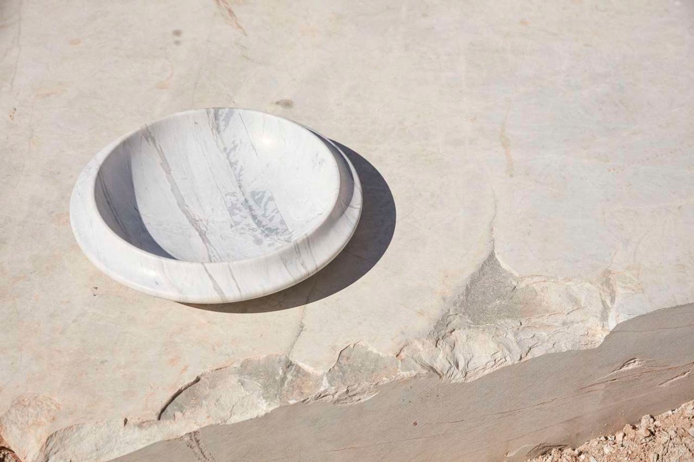 Undara designed by Nick Rennie, Elba marble, ø395 x 82mm. Part of New Volumes collection by Artedomus. Photo by Sean Fennessy. Undara designed by Nick Rennie, Elba marble, ø395 x 82mm. Part of New Volumes collection by Artedomus. Photo by Sean Fennessy.
