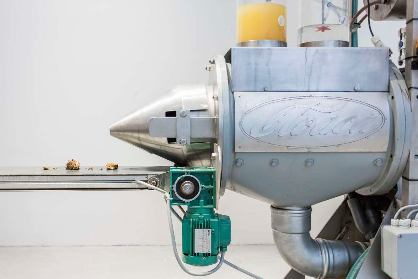 Wim Delvoye, Cloaca N° 5, 2006. Collection and courtesy of the artist; courtesy of Galerie Emmanuel Perrotin, Paris, New York, Seoul, Hong Kong, Tokyo, Shanghai. Wim Delvoye, Cloaca N° 5, 2006. Collection and courtesy of the artist; courtesy of Galerie Emmanuel Perrotin, Paris, New York, Seoul, Hong Kong, Tokyo, Shanghai.