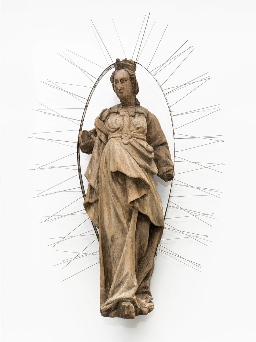 Kris Martin, Annunciata, 2016. Oakwood, metal. Private collection, Germany. Courtesy Kris Martin and König Galerie. Photo Roman März.
Artist's statement: A halo of pigeon spikes surrounds a 17th-century Madonna and seems to scare off the angels. Kris Martin, Annunciata, 2016. Oakwood, metal. Private collection, Germany. Courtesy Kris Martin and König Galerie. Photo Roman März.
Artist's statement: A halo of pigeon spikes surrounds a 17th-century Madonna and seems to scare off the angels.
