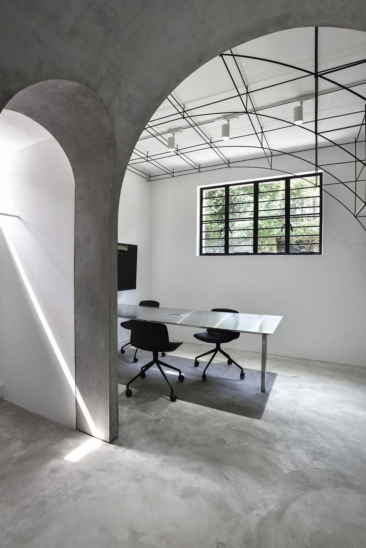 The arched door towards the cloakroom. Photo by Song Xiaodan.