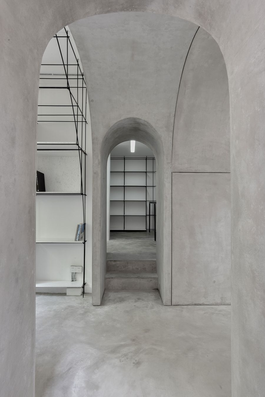 The axis of the arched door. Photo by Song Xiaodan. The axis of the arched door. Photo by Song Xiaodan.