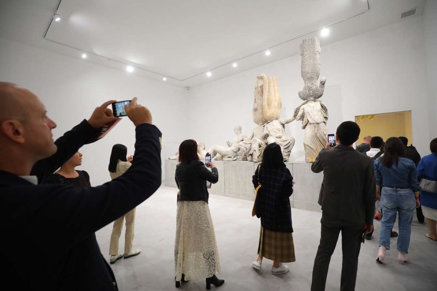 The Artist is Present, Shanghai 2018. Exhibition view during opening event. Courtesy of Gucci. The Artist is Present, Shanghai 2018. Exhibition view during opening event. Courtesy of Gucci.