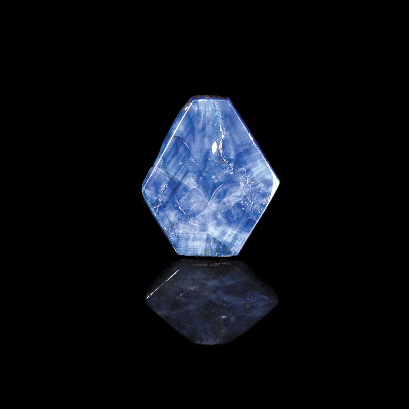 Sapphire single crystal (13.5 carats polished) showing growth patterns. Sri Lanka. MNHN Collection, Paris © MNHN/F. Farges.