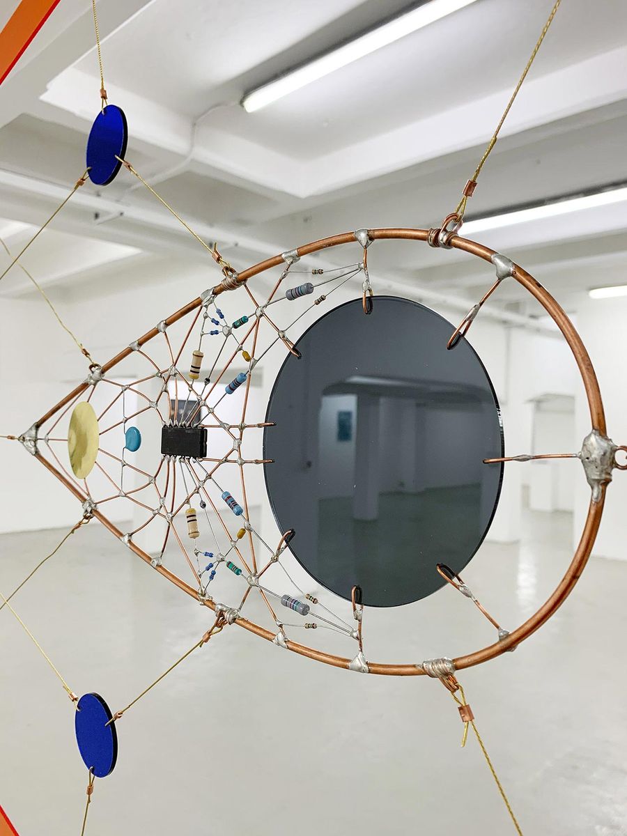 Technological Mandala 141 Perpetual nexus 00, 2019. Electronic components, copper wires, varnish, lead, acrylic paint, steel, transparent perspex, brass wire, copper ferules, turnbuckles, mobile phone, 325x458 cm | 128x18½ inches. Courtesy: The Flat – Massimo Carasi.Photo by The Flat. Technological Mandala 141 Perpetual nexus 00, 2019. Electronic components, copper wires, varnish, lead, acrylic paint, steel, transparent perspex, brass wire, copper ferules, turnbuckles, mobile phone, 325x458 cm | 128x18½ inches. Courtesy: The Flat – Massimo Carasi.Photo by The Flat.