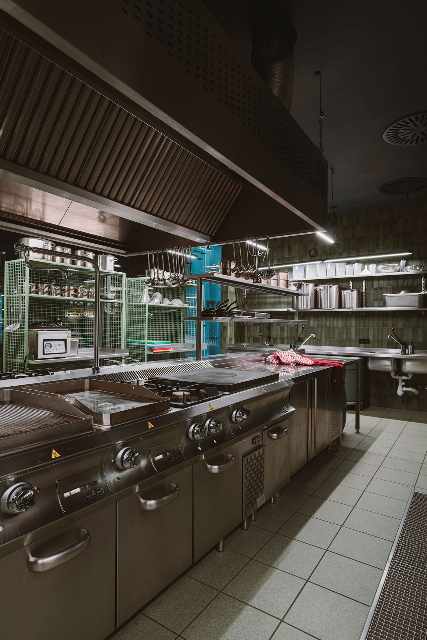 MARTIM restaurant by BUCK.STUDIO.
Photo by PION Studio. MARTIM restaurant by BUCK.STUDIO.
Photo by PION Studio.