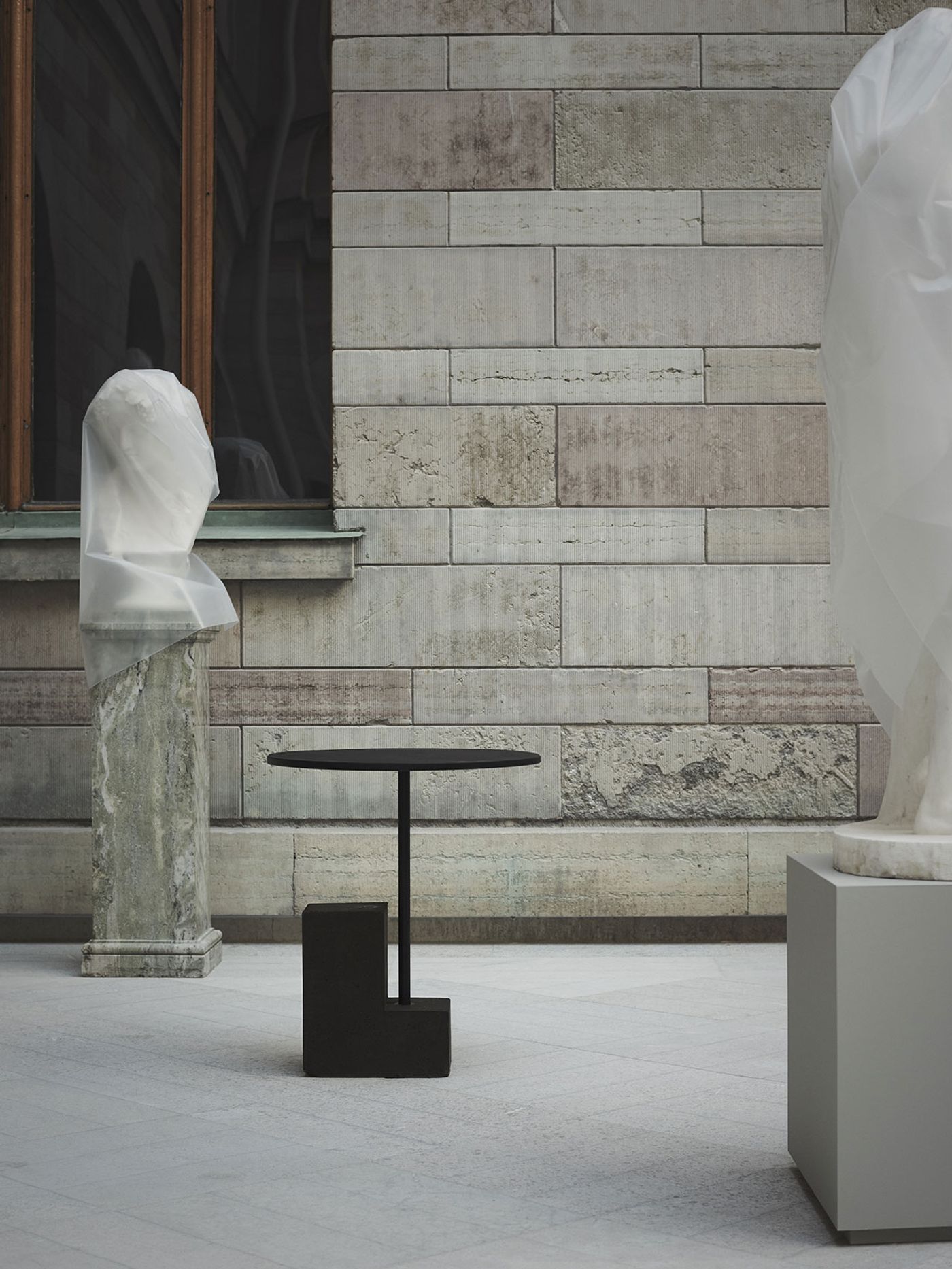NM&amp; 038: Height adjustable café table by Afterroom produced by Källemo. Photo by Pia Ulin.