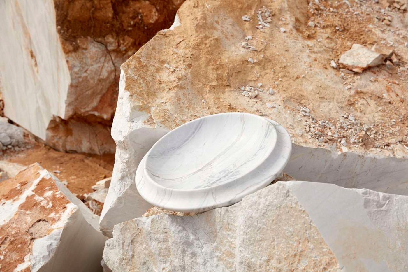 Undara designed by Nick Rennie, Elba marble, ø395 x 82mm. Part of New Volumes collection by Artedomus. Photo by Sean Fennessy. Undara designed by Nick Rennie, Elba marble, ø395 x 82mm. Part of New Volumes collection by Artedomus. Photo by Sean Fennessy.