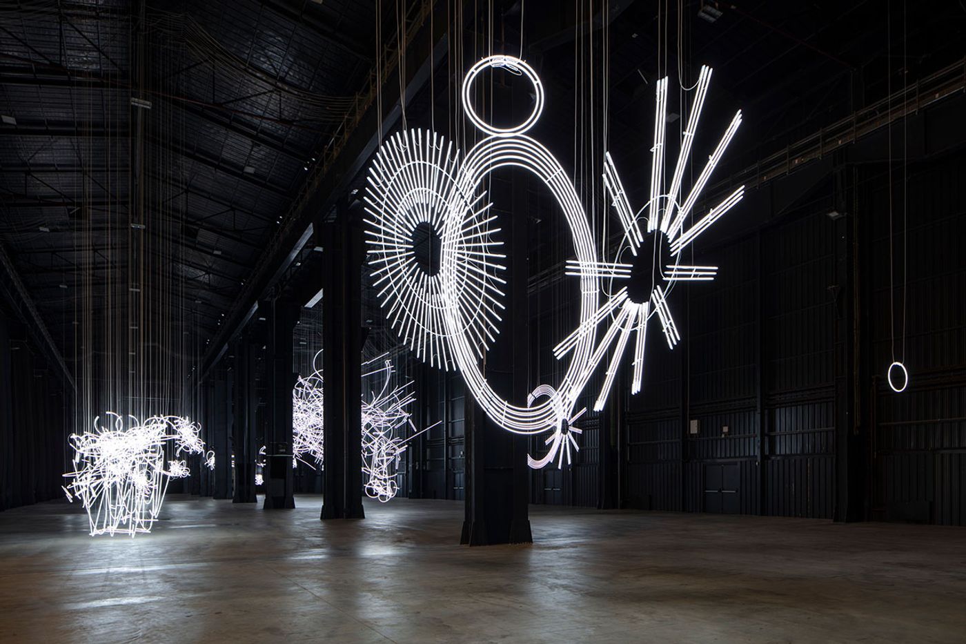 Cerith Wyn Evans, “….the Illuminating Gas”, exhibition view at Pirelli HangarBicocca, Milan, 2019. Courtesy of the artist and Pirelli HangarBicocca, Milan. Photo: Agostino Osio. Cerith Wyn Evans, “….the Illuminating Gas”, exhibition view at Pirelli HangarBicocca, Milan, 2019. Courtesy of the artist and Pirelli HangarBicocca, Milan. Photo: Agostino Osio.