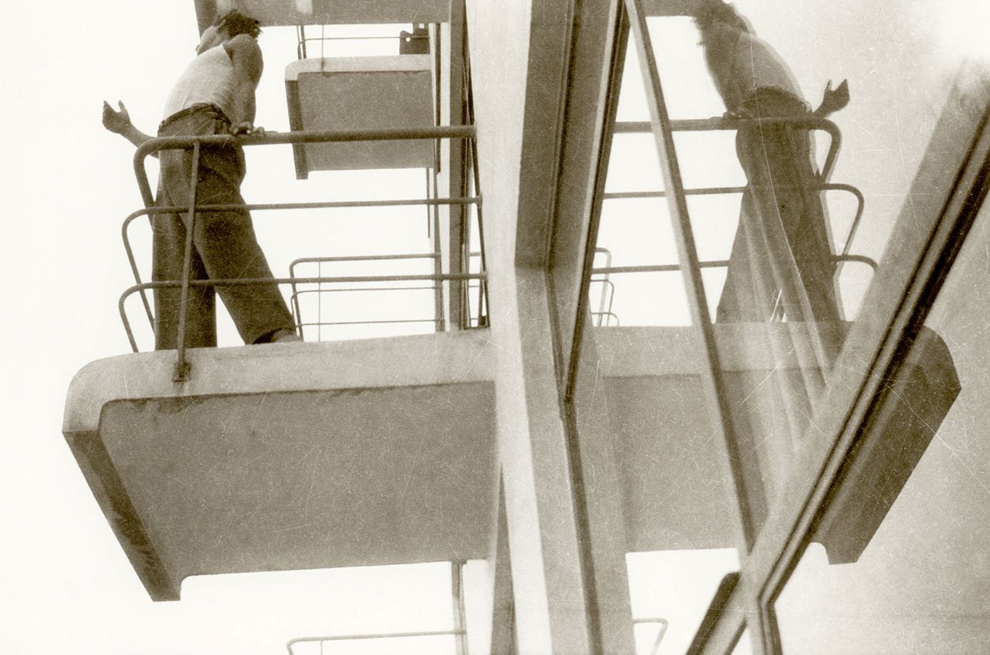 Marianne Brandt, Student on one of the atelier balconies, Bauhaus Dessau, around 1928/1929, © VG Bild-Kunst Bonn, 2015. Marianne Brandt, Student on one of the atelier balconies, Bauhaus Dessau, around 1928/1929, © VG Bild-Kunst Bonn, 2015.
