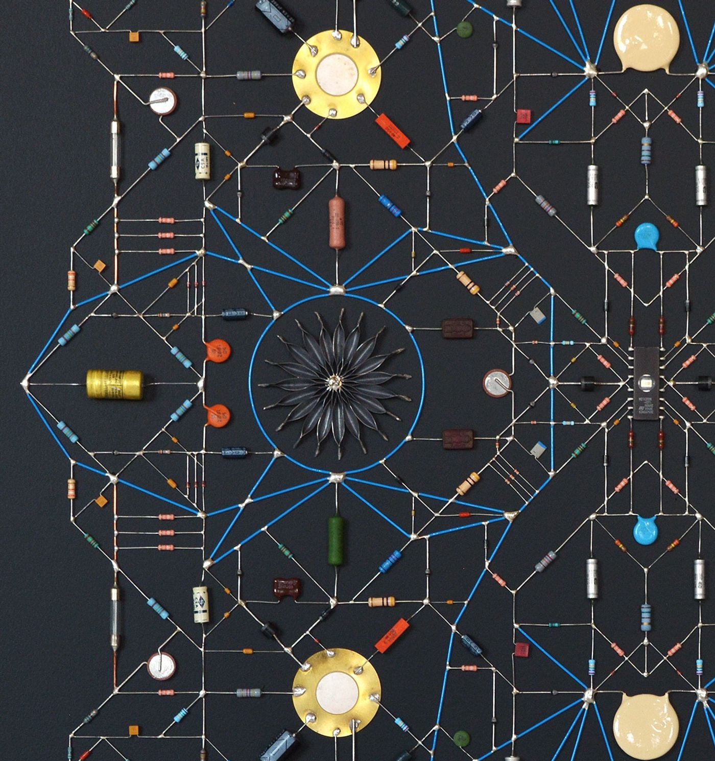 Perpetual Nexus: Leonardo Ulian Imbues The Flat - Massimo Carasi
