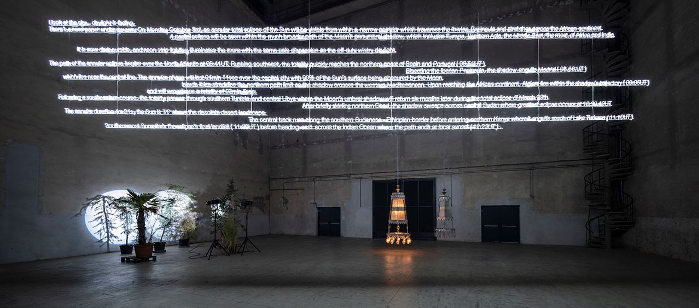 Cerith Wyn Evans, “….the Illuminating Gas”, exhibition view at Pirelli HangarBicocca, Milan, 2019. Courtesy of the artist and Pirelli HangarBicocca, Milan. Photo: Agostino Osio. Cerith Wyn Evans, “….the Illuminating Gas”, exhibition view at Pirelli HangarBicocca, Milan, 2019. Courtesy of the artist and Pirelli HangarBicocca, Milan. Photo: Agostino Osio.