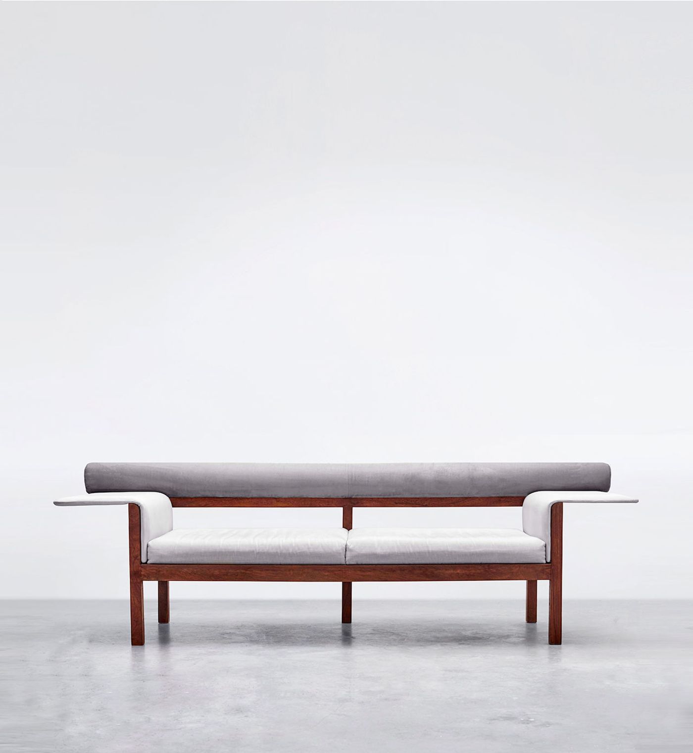 Barza (Balcony) lounge sofa. Photo by Sameer Belvalkar. Barza (Balcony) lounge sofa. Photo by Sameer Belvalkar.