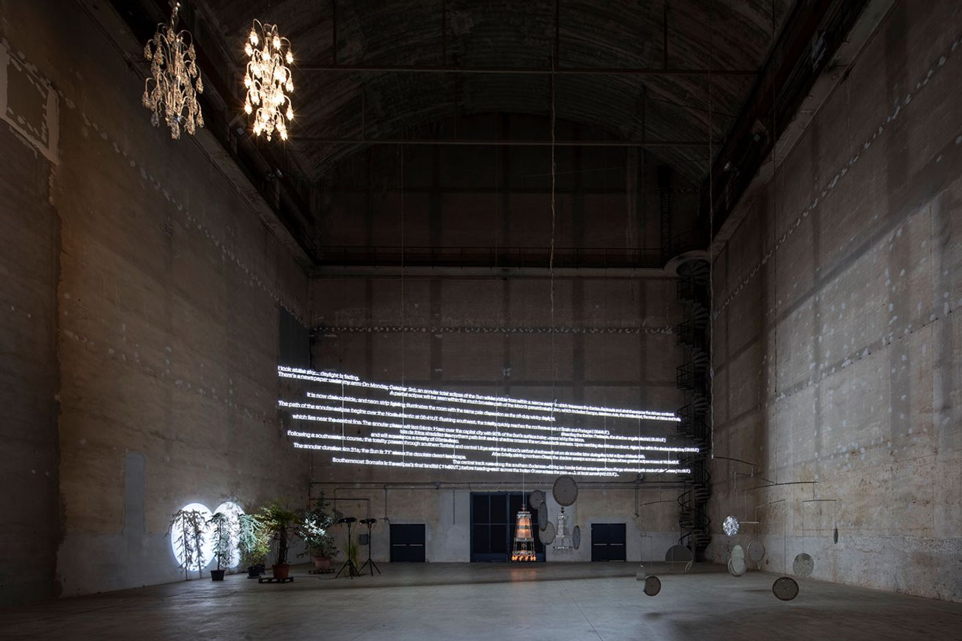 Cerith Wyn Evans, “….the Illuminating Gas”, exhibition view at Pirelli HangarBicocca, Milan, 2019. Courtesy of the artist and Pirelli HangarBicocca, Milan. Photo: Agostino Osio. Cerith Wyn Evans, “….the Illuminating Gas”, exhibition view at Pirelli HangarBicocca, Milan, 2019. Courtesy of the artist and Pirelli HangarBicocca, Milan. Photo: Agostino Osio.