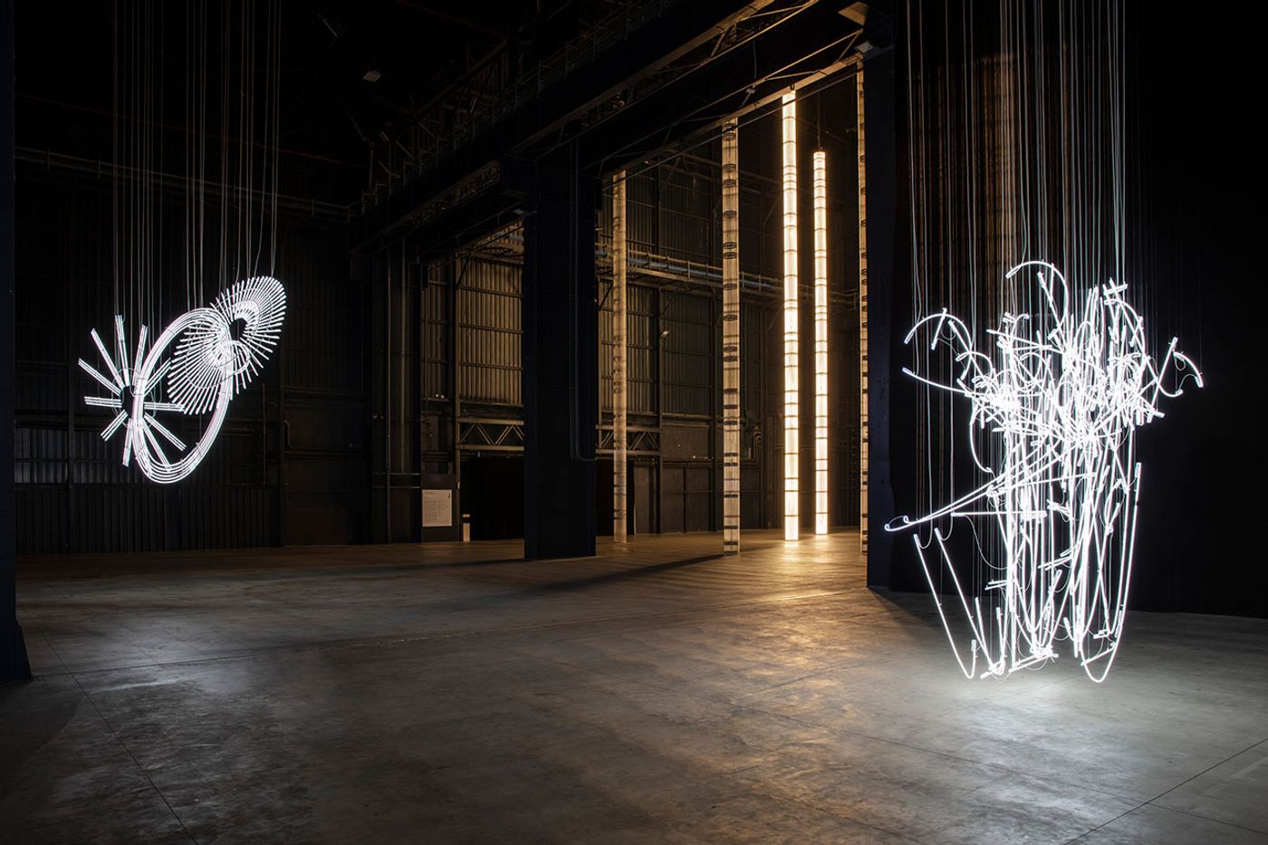 Cerith Wyn Evans, “….the Illuminating Gas”, exhibition view at Pirelli HangarBicocca, Milan, 2019. Courtesy of the artist and Pirelli HangarBicocca, Milan. Photo: Agostino Osio. Cerith Wyn Evans, “….the Illuminating Gas”, exhibition view at Pirelli HangarBicocca, Milan, 2019. Courtesy of the artist and Pirelli HangarBicocca, Milan. Photo: Agostino Osio.