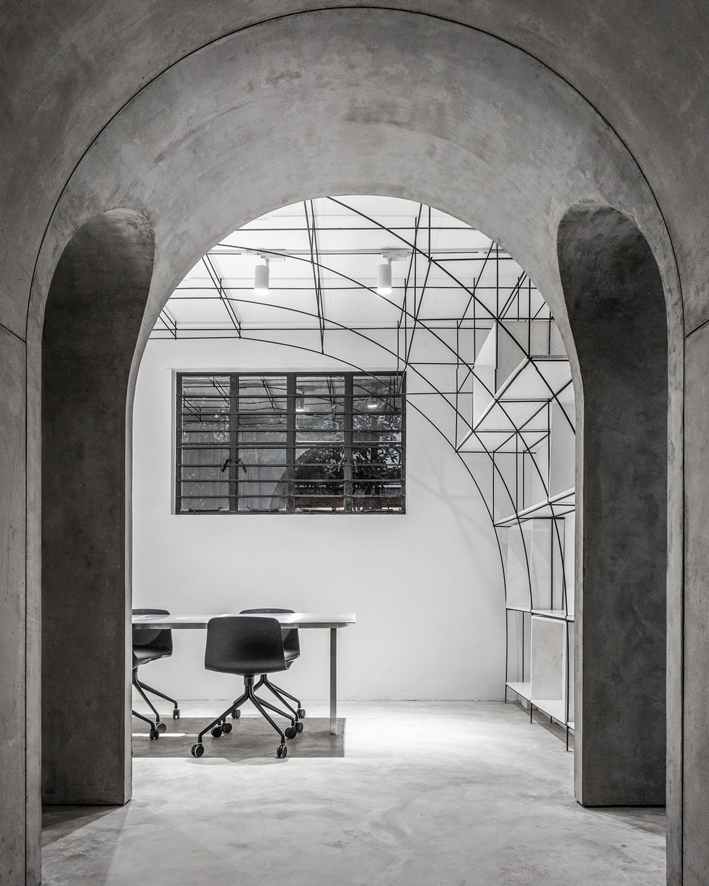 The office at night. Photo by Qiu Ripei. The office at night. Photo by Qiu Ripei.