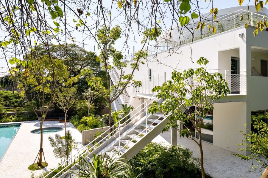 Felipe Hess Masterfully Rejigs a São Paulo Residence