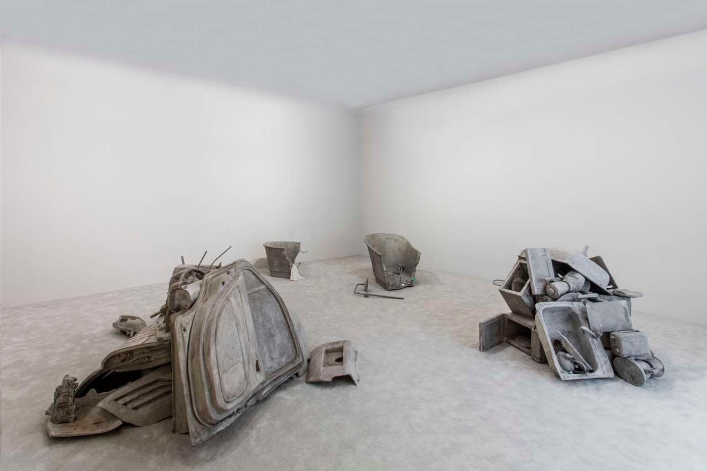 Josh Kline, (from left to right) Shrugging it off, 2017. Courtesy of Stuart Shave/Modern Art, London. Copyright the Artist. Sighs of the Times, 2017. Courtesy of Stuart Shave/Modern Art, London. Copyright the Artist. Comfort Food, 2017. Danny and Lisa Goldberg - Sydney, Australia. Josh Kline, (from left to right) Shrugging it off, 2017. Courtesy of Stuart Shave/Modern Art, London. Copyright the Artist. Sighs of the Times, 2017. Courtesy of Stuart Shave/Modern Art, London. Copyright the Artist. Comfort Food, 2017. Danny and Lisa Goldberg - Sydney, Australia.