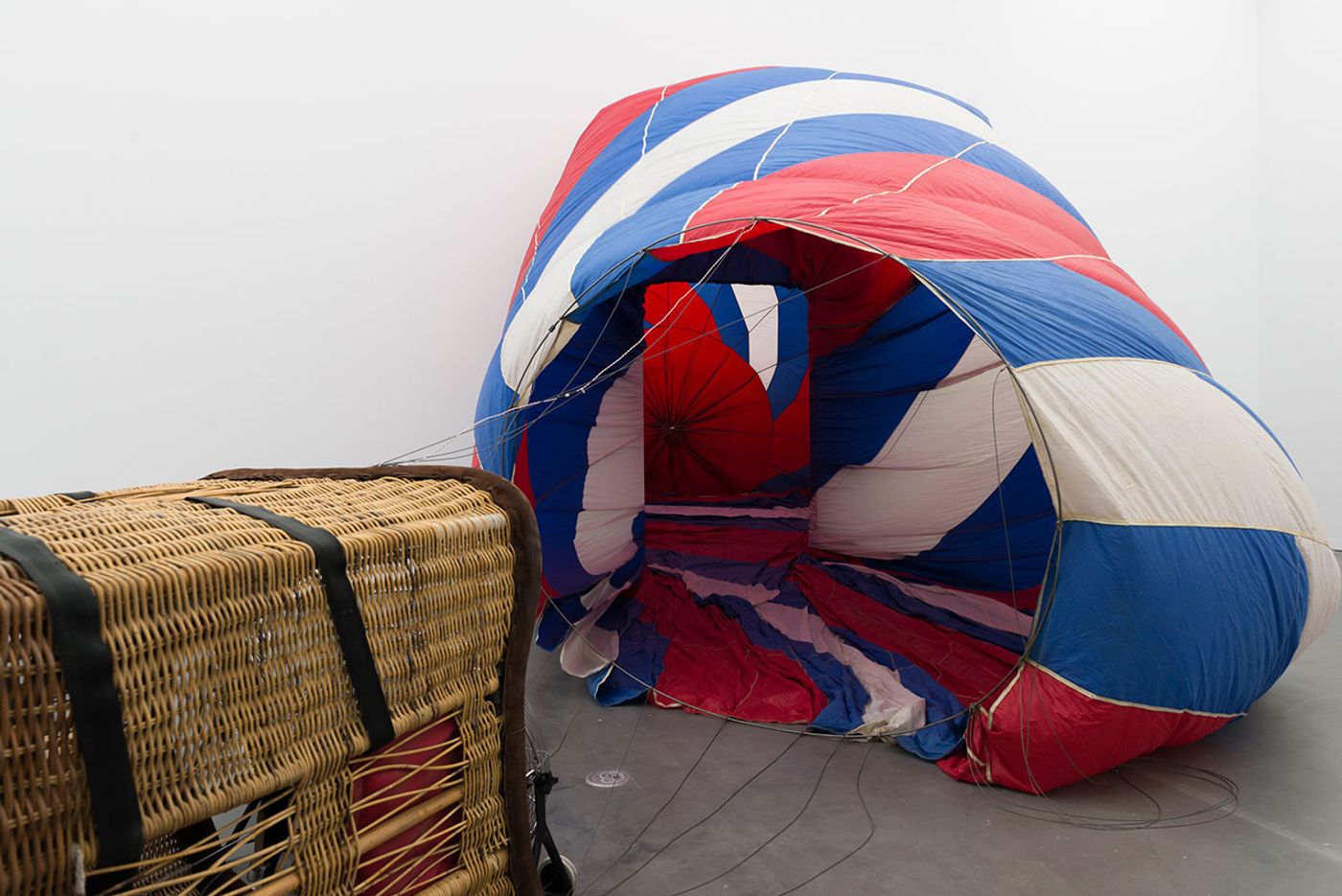 Kris Martin, T.Y.F.F.S.H., 2009. Hot air balloon, ventilators. Installation view MCA Chicago. Photo MCA Chicago.
Artist's statement: The dream of flying and drifting with the wind is captured in the museum. Kris Martin, T.Y.F.F.S.H., 2009. Hot air balloon, ventilators. Installation view MCA Chicago. Photo MCA Chicago.
Artist's statement: The dream of flying and drifting with the wind is captured in the museum.