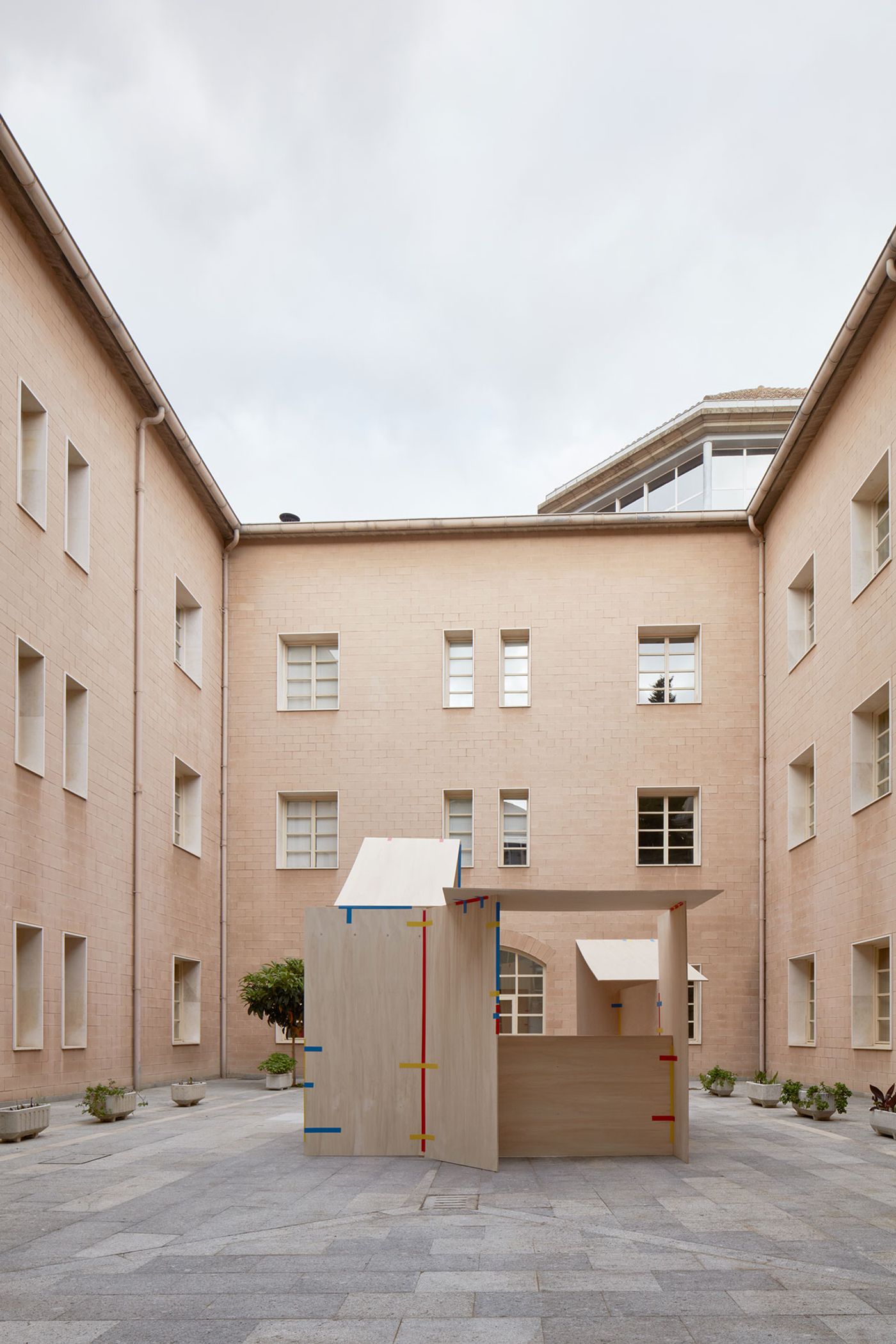 La chabola by Jorge Penadés. Photo by BoysPlayNice.