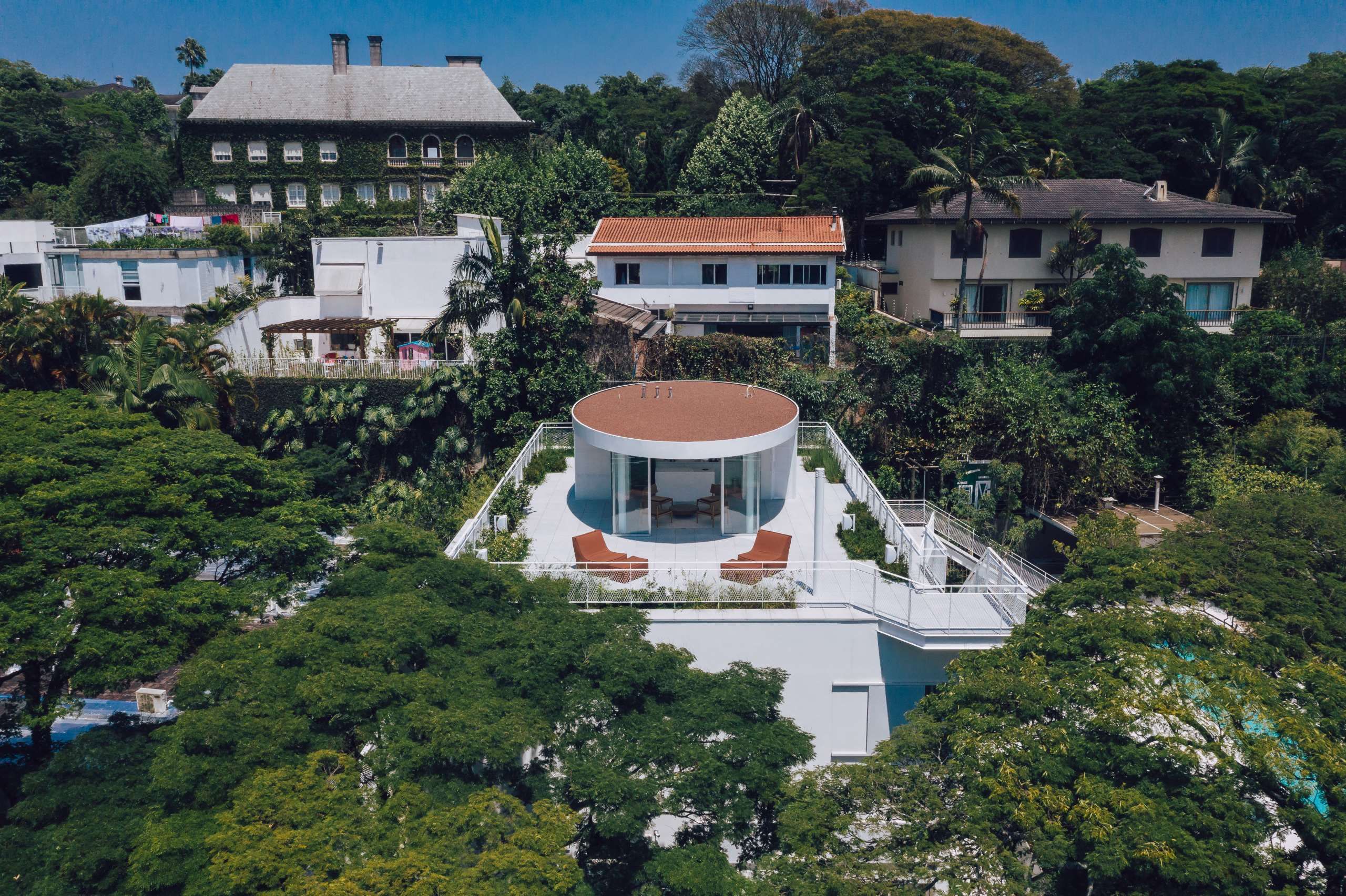 Felipe Hess Masterfully Rejigs a São Paulo Residence