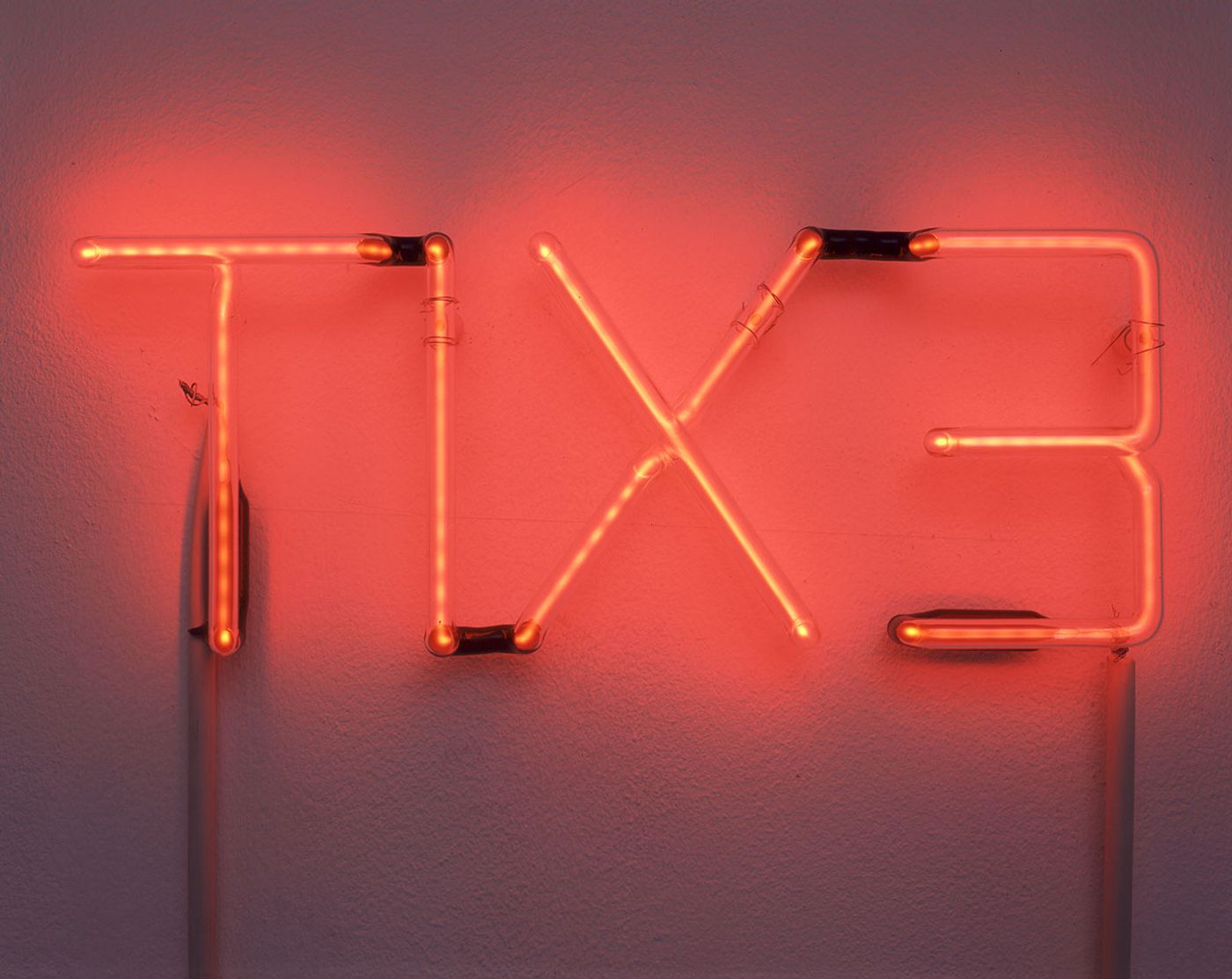 Cerith Wyn Evans, TIX3, 1996 © Cerith Wyn Evans. Courtesy White Cube Photo: Stephen White Cerith Wyn Evans, TIX3, 1996 © Cerith Wyn Evans. Courtesy White Cube Photo: Stephen White