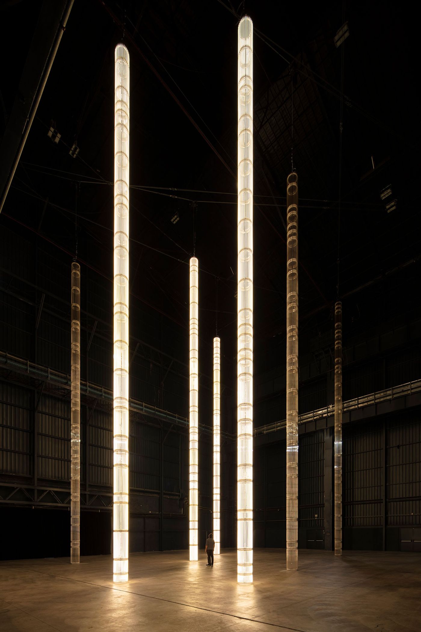 Cerith Wyn Evans, StarStarStar/Steer (totransversephoton), 2019. Installation view at Pirelli HangarBicocca, Milan, 2019. Courtesy of the artist; White Cube and Pirelli HangarBicocca. Produced with the technical support of INELCOM, Madrid. Photo: Agostino Osio Cerith Wyn Evans, StarStarStar/Steer (totransversephoton), 2019. Installation view at Pirelli HangarBicocca, Milan, 2019. Courtesy of the artist; White Cube and Pirelli HangarBicocca. Produced with the technical support of INELCOM, Madrid. Photo: Agostino Osio