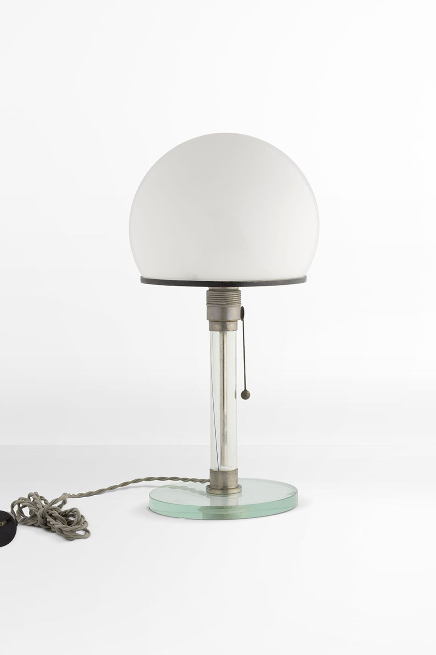 Wilhelm Wagenfeld, Carl Jakob Jucker, desk lamp ME 1 /MT 9, 1923/1924, © VG Bild-Kunst Bonn, 2015. Wilhelm Wagenfeld, Carl Jakob Jucker, desk lamp ME 1 /MT 9, 1923/1924, © VG Bild-Kunst Bonn, 2015.
