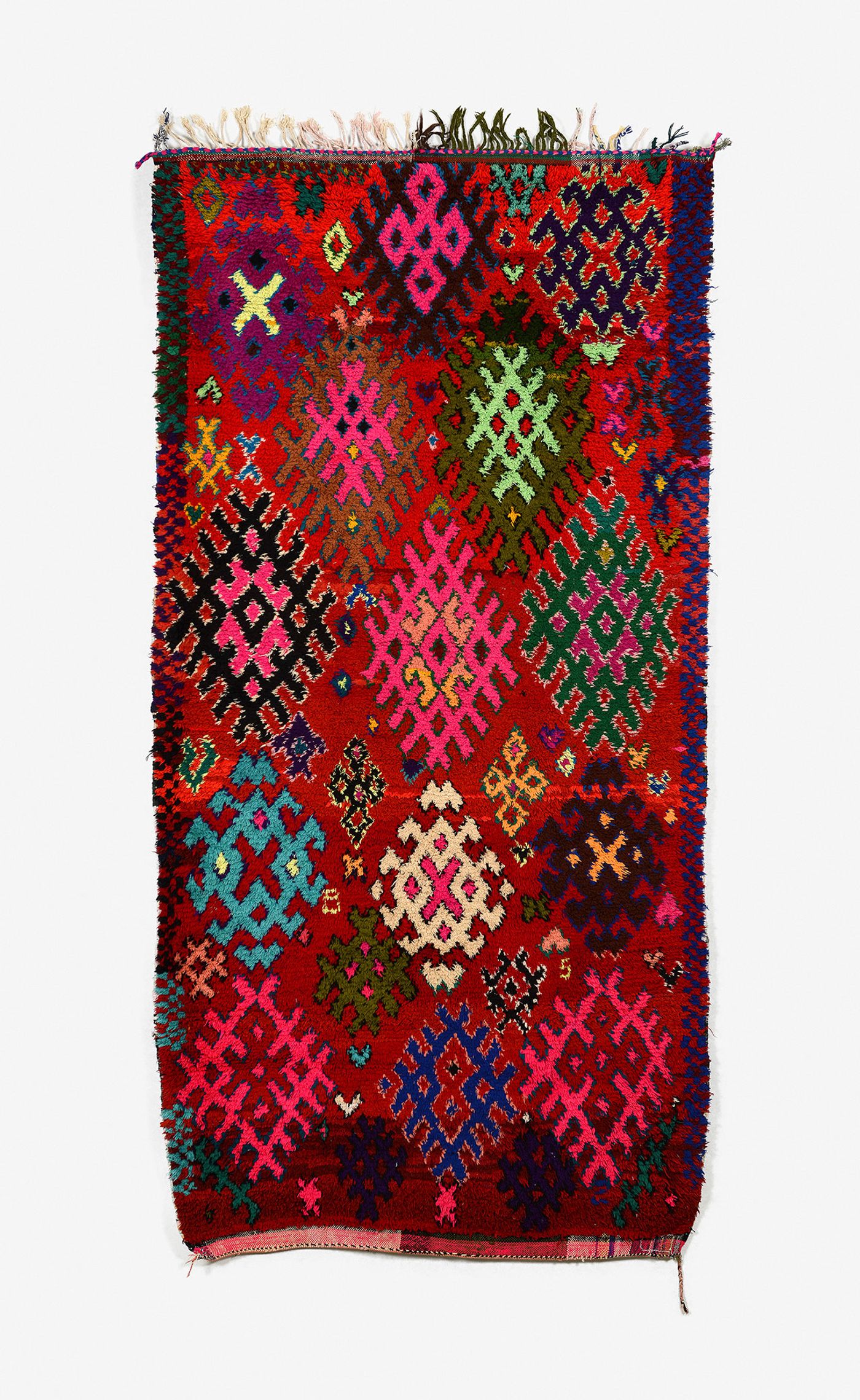 Aïcha Salmi, Ighfnighir, rug, 1997-2000. Photo © Rémi Boissau - Ville de Clermont-Ferrand.