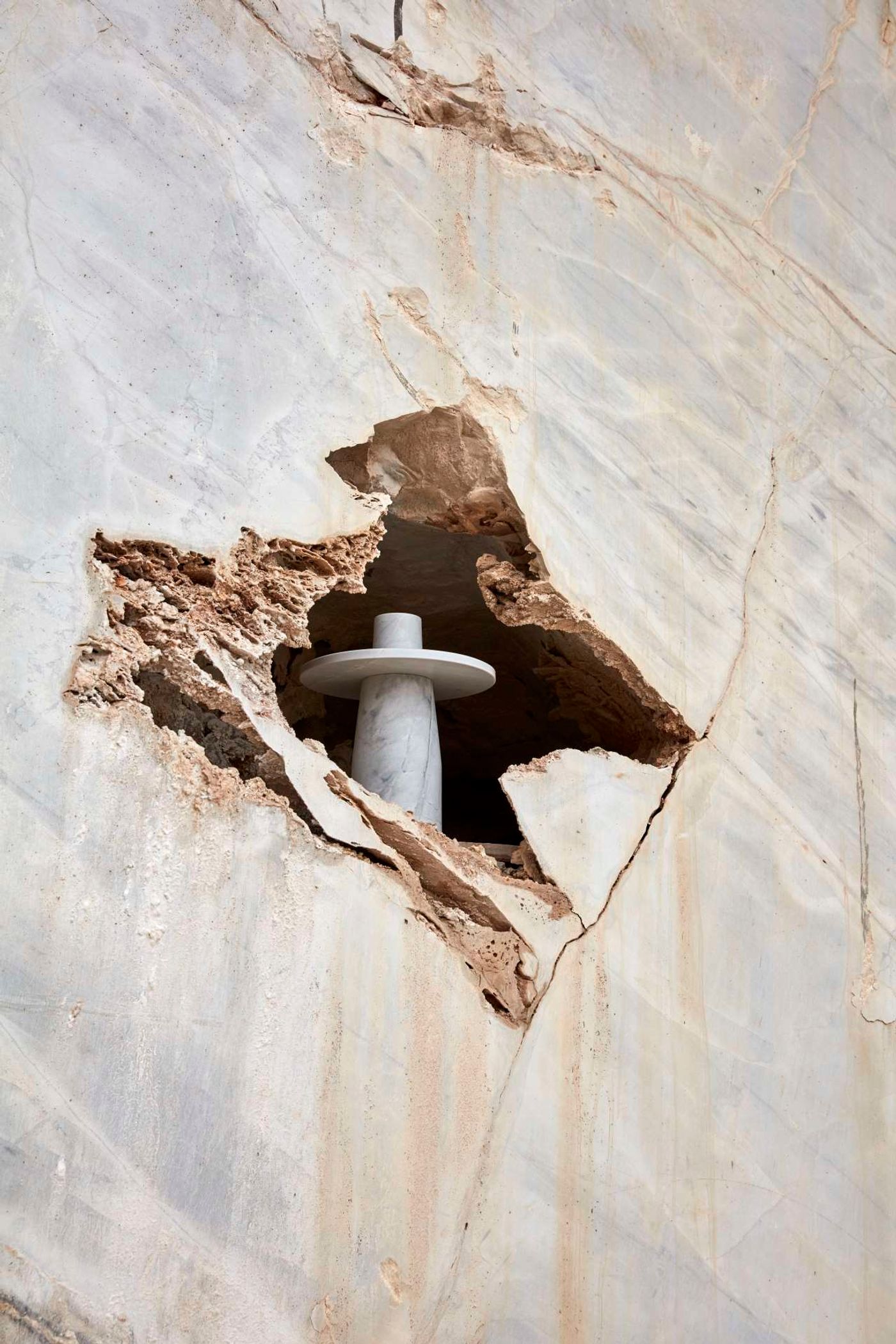 Semper Vase designed by Dale Hardiman, Elba marble, ø 400 x 1150mm. Part of New Volumes collection by Artedomus. Photo by Sean Fennessy. Semper Vase designed by Dale Hardiman, Elba marble, ø 400 x 1150mm. Part of New Volumes collection by Artedomus. Photo by Sean Fennessy.