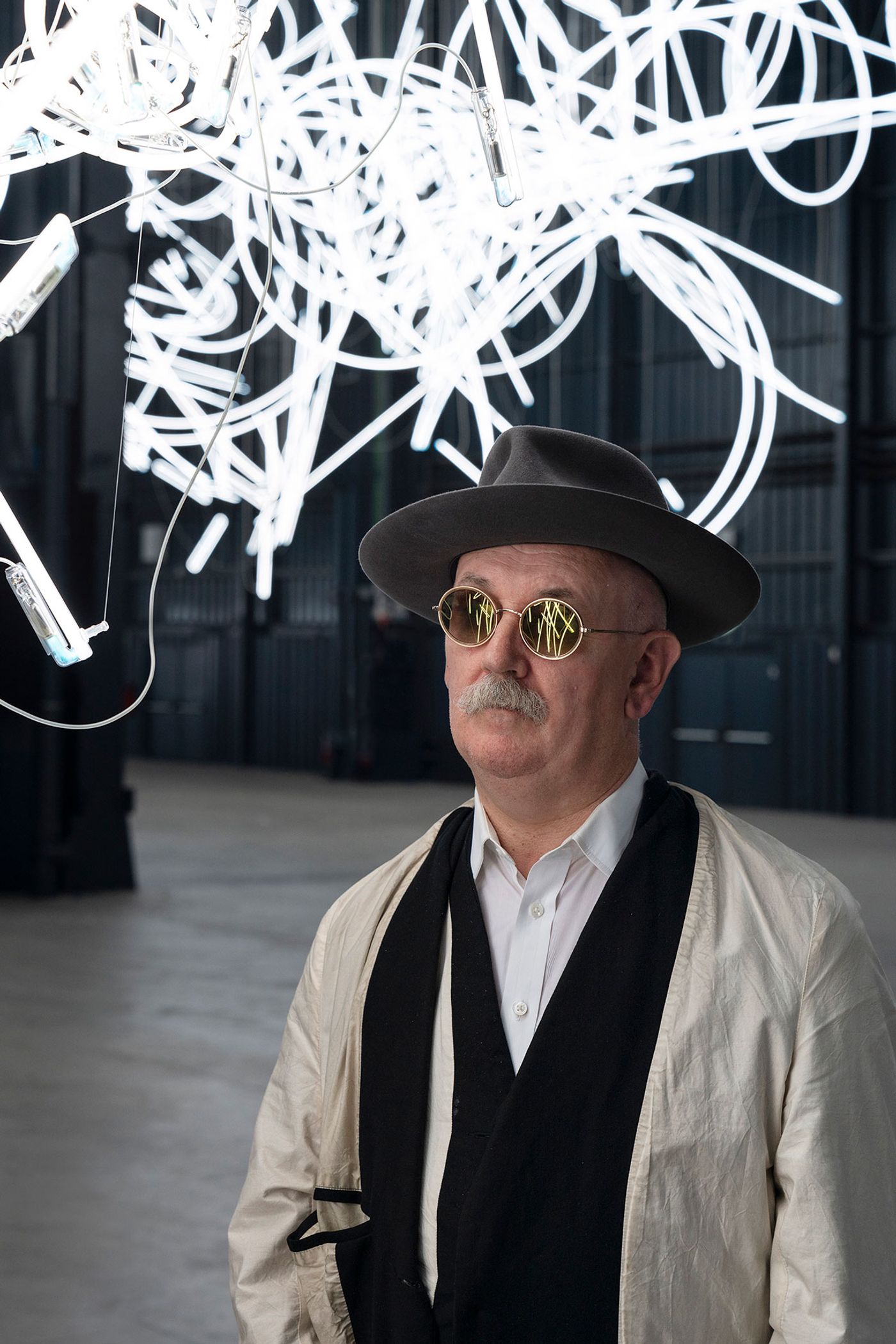 Cerith Wyn Evans portrait. Courtesy Pirelli HangarBicocca, Milan, 2019. Photo: Lorezno Palmieri. Cerith Wyn Evans portrait. Courtesy Pirelli HangarBicocca, Milan, 2019. Photo: Lorezno Palmieri.